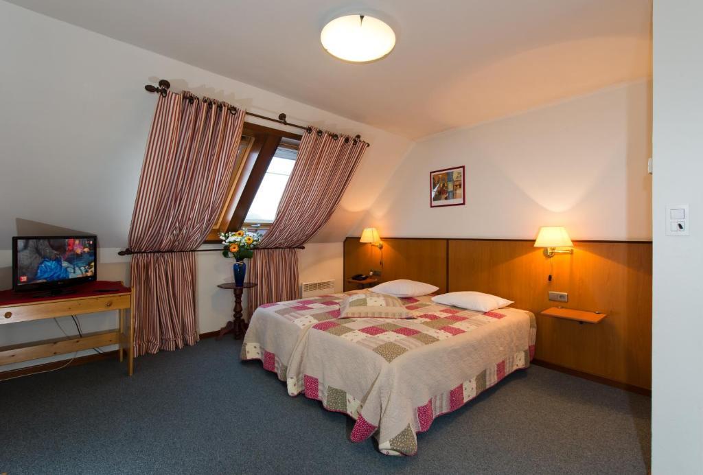 Auberge Le XIX Eme Thulin Kamer foto